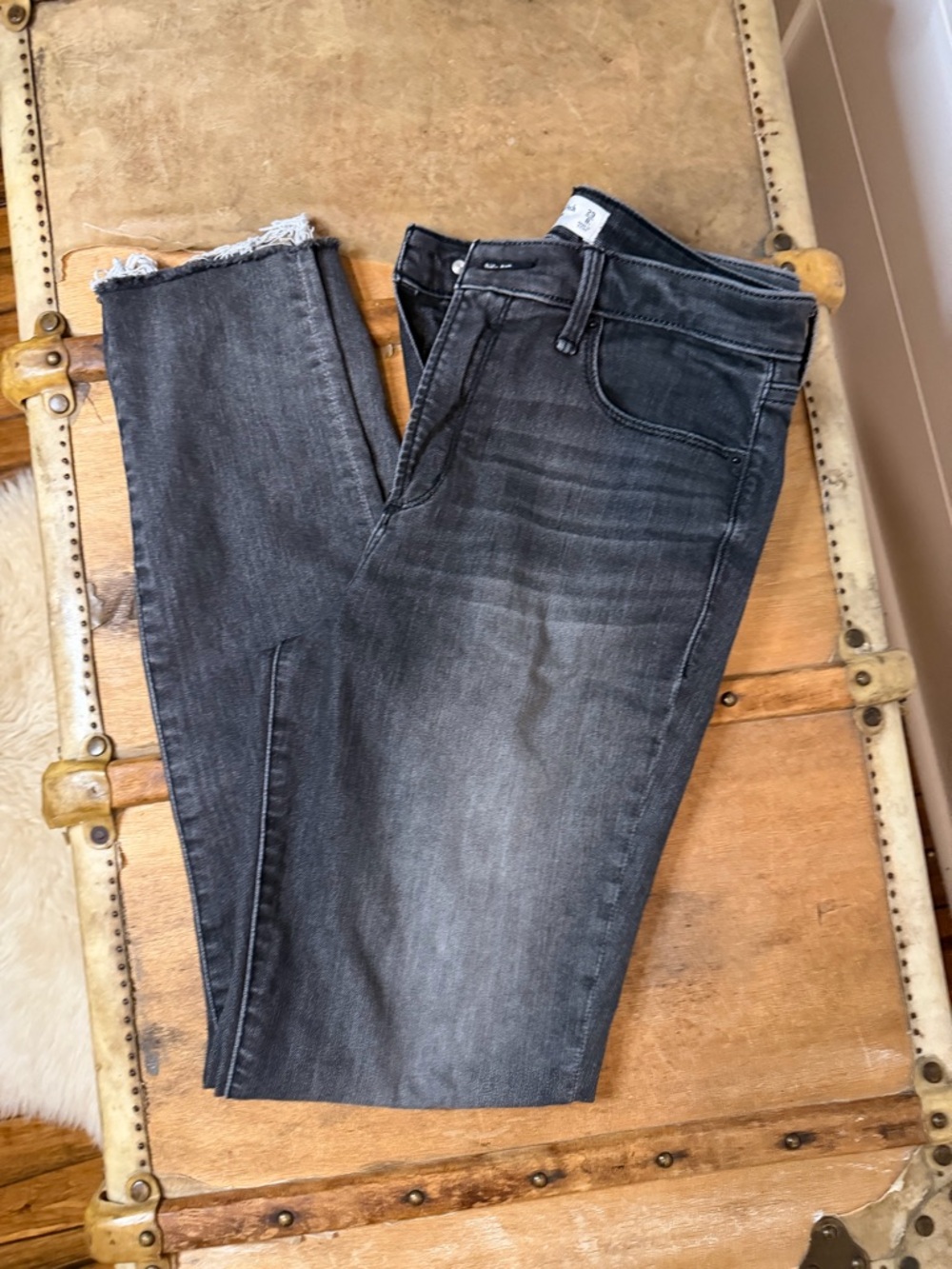 Abercrombie & Fitch Women's Washed Black Skinny Jeans